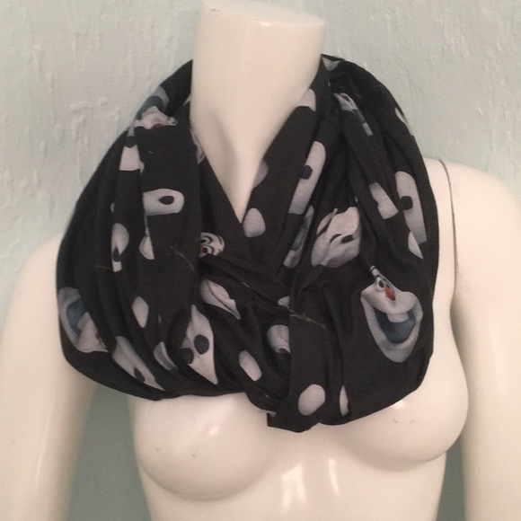 Disney Accessories - Olaf Infinity Scarf - CLOSET CLEAROUT